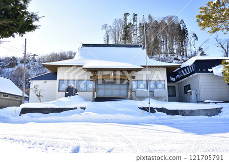 拍攝北海道八雲町冬季的一行山圓遊寺風景 121705791