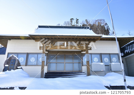 拍攝北海道八雲町冬季的一行山圓遊寺風景 拍攝北海道八雲町冬季的一行山圓遊寺風景 121705793