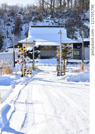 拍攝北海道八雲町冬季的一行山圓遊寺風景 121705796