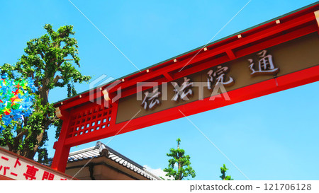 東京台東區淺草淺草寺周圍的藍天風景 東京台東區淺草淺草寺周圍的藍天風景 121706128