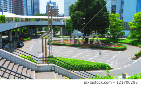 Scenery around the rotary at the west exit of Kawaguchi Station in Kawaguchi City, Saitama Prefecture 121706288