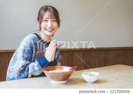 Young woman eating ramen after saying itadakimasu Young woman eating ramen after saying itadakimasu 121706508