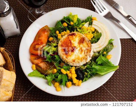 Goat cheese salad with vegetables Goat cheese salad with vegetables 121707152