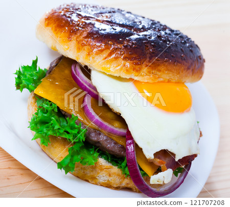 Cheeseburger with fried egg 121707208