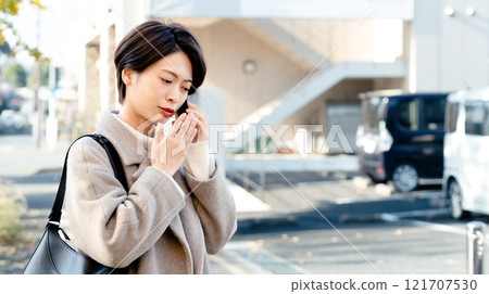 A woman talking on a smartphone 121707530