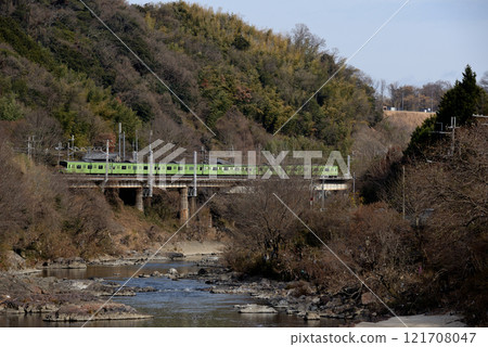 大和線龜之瀨附近行駛的普通列車201系6節車廂 121708047