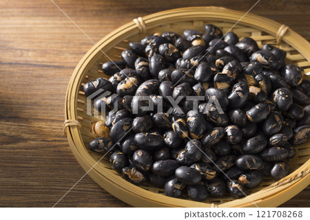 Roasted black beans 121708268