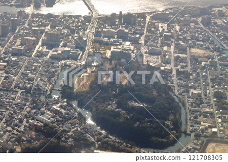 Aerial view of Matsue Castle, Hashikita area 121708305
