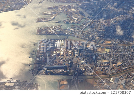 從空中看到的四日市港(千歲地區、LNG/LPG接收碼頭) 從空中看到的四日市港(千歲地區、LNG/LPG接收碼頭) 121708307