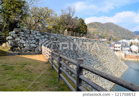 三原城遺址天守閣的石牆 121708652