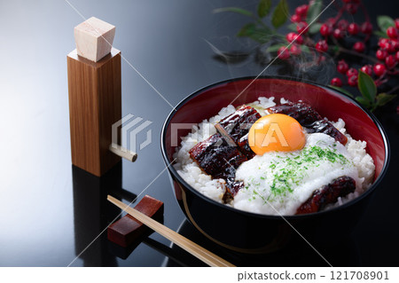 鬆軟肥美的鮪魚和鰻魚，營養豐富！鰻魚蓋飯 121708901