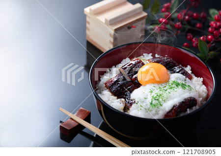 鬆軟肥美的鮪魚和鰻魚，營養豐富！鰻魚蓋飯 121708905