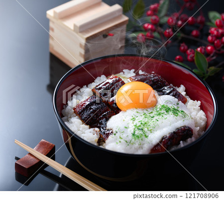 鬆軟肥美的鮪魚和鰻魚，營養豐富！鰻魚蓋飯 121708906