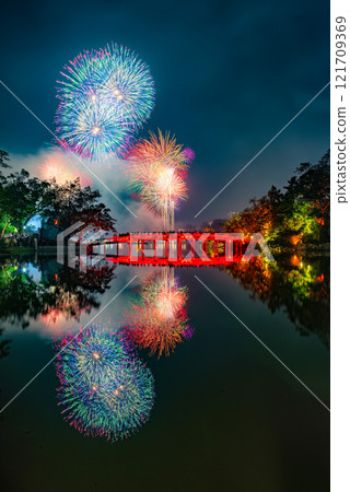 Fireworks night at Hoan Kiem Lake 121709369