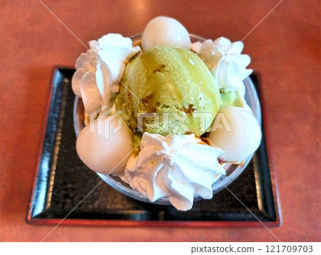 Matcha sundae / Matcha parfait 121709703
