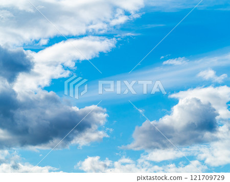 清爽的秋景-藍天白雲營造出的動感風景 清爽的秋景-藍天白雲營造出的動感風景 121709729