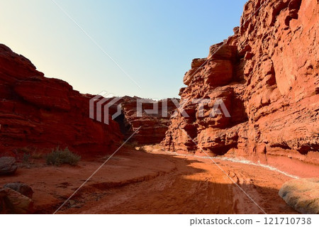 Landforms formed by erosion and wind Landforms formed by erosion and wind 121710738