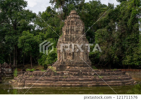 Neak Pean, a floating Buddhist temple on a reservoir 121711576