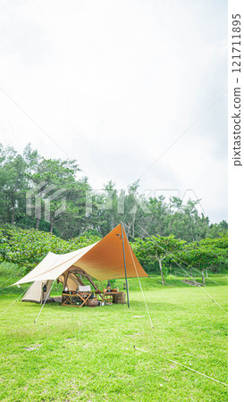 Solo tent, tarp camping, solo camping, camping scenery, beige Solo tent, tarp camping, solo camping, camping scenery, beige 121711895