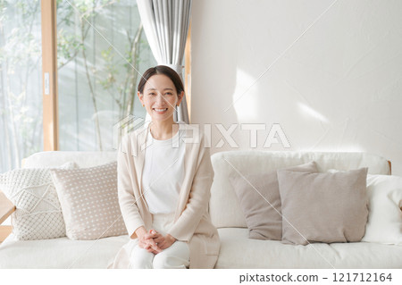 Middle aged woman Middle aged woman 121712164