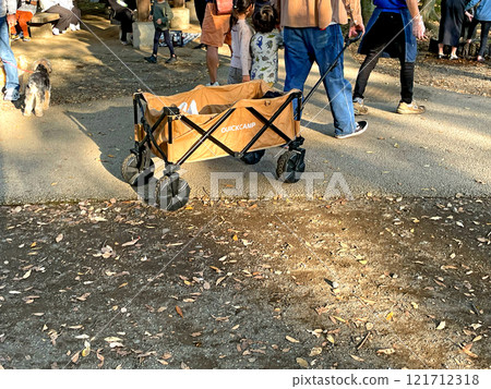 公園常用的搬運車 121712318