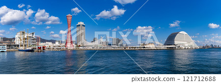 神戶港塔和美利堅公園白天的風景 121712688