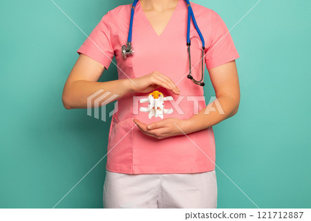 Orthopedist and surgeon with model or anatomical model of spine Orthopedist and surgeon with model or anatomical model of spine 121712887