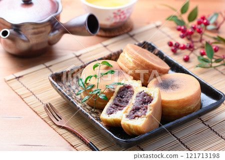 日本代表性的和果子今川燒傳送帶 日本代表性的和果子今川燒傳送帶 121713198