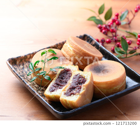 Imagawayaki (Obanyaki), a representative Japanese sweet 121713200