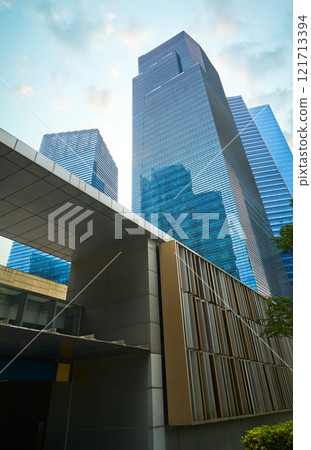 Modern architecture connecting buildings in singapore's financial district Modern architecture connecting buildings in singapore's financial district 121713394
