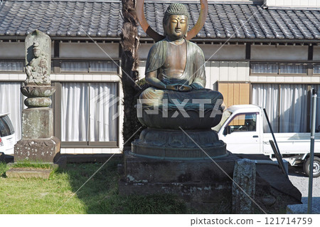 Gilt bronze seated Amida Buddha statue at Jionji Temple [Iwatsuki Ward, Saitama City, Saitama Prefecture] 121714759