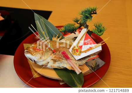 Celebratory grilled salted sea bream 121714889