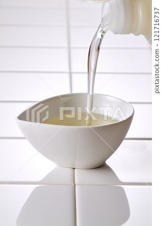 Salad oil 121716737