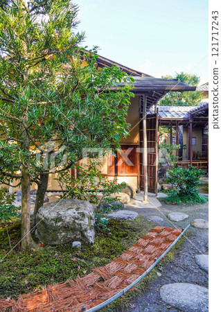 依水園（奈良市）四季松葉遠州風 121717243