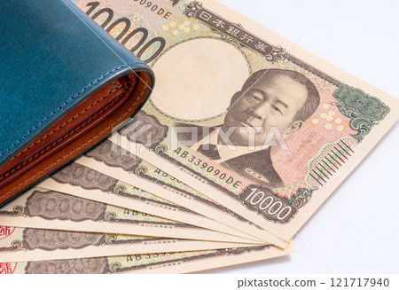 10,000日元鈔票和錢包的特寫 10,000日元鈔票和錢包的特寫 121717940