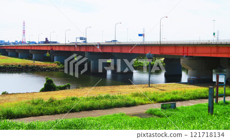 連接埼玉縣川口市和東京都北區的國道122號新荒川大橋的風景 連接埼玉縣川口市和東京都北區的國道122號新荒川大橋的風景 121718134