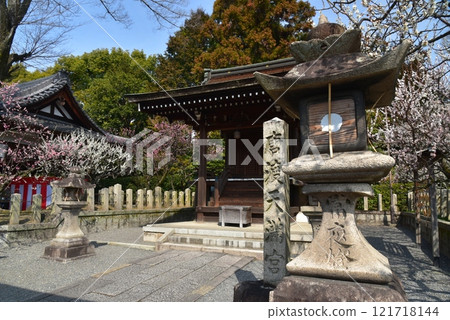 Karato Tenmangu Shrine, a branch shrine of Jonangu Shrine in Kyoto Karato Tenmangu Shrine, a branch shrine of Jonangu Shrine in Kyoto 121718144