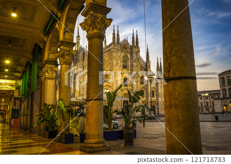 Arcade at Duomo square 121718783