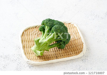 漏杓上的青花菜 121718807