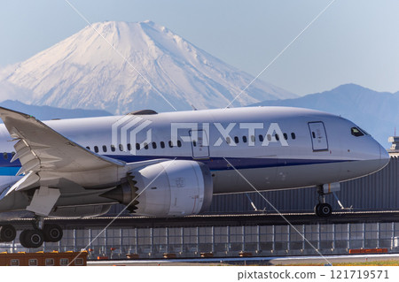 雪山富士山和全日空飛機 雪山富士山和全日空飛機 121719571