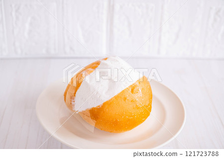 Creamy Maritozzo 121723788