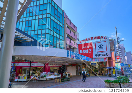 See the famous shopping street in front of Atami Station in Tawaramotocho, Atami City, Shizuoka Prefecture See the famous shopping street in front of Atami Station in Tawaramotocho, Atami City, Shizuoka Prefecture 121724309