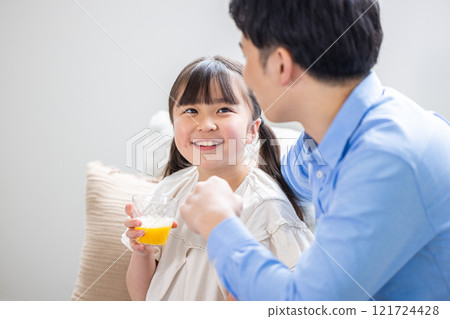 Father and daughter to talk to Father and daughter to talk to 121724428