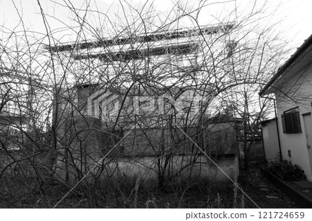 無人居住的空置房子 121724659