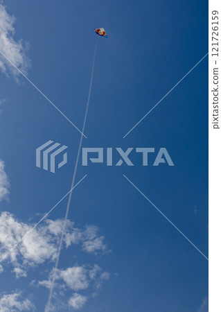 Okinawa's beautiful blue sky, blue sea, and winter kite flying on the beach (Western kites) 121726159