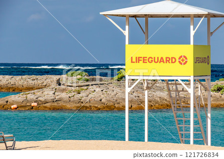 守護沖繩藍天碧海沙灘安全的瞭望塔 守護沖繩藍天碧海沙灘安全的瞭望塔 121726834