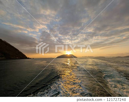 Sunrise over an island in the Seto Inland Sea Sunrise over an island in the Seto Inland Sea 121727248