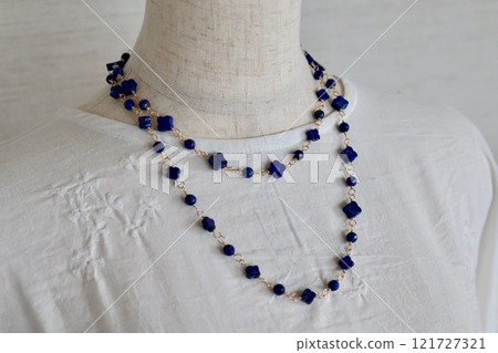 Flower-shaped small lapis lazuli long necklace Flower-shaped small lapis lazuli long necklace 121727321