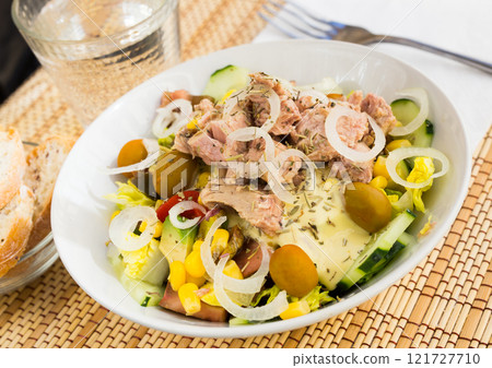 Mediterranean vegetable salad with tuna 121727710