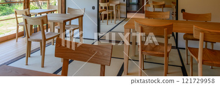 老房子餐廳/咖啡館的餐桌座位，裝潢風格，餐廳的內部景觀 121729958